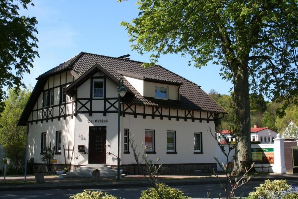 Zum Schlossgarten Ralswiek Exterior foto